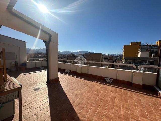 Appartamento in vendita di 145 m² in Via Bernardino d&apos Ucria, 13