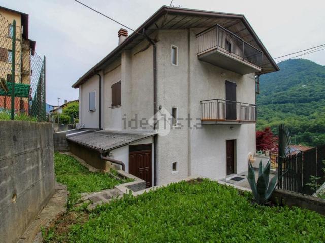 Appartamento in vendita di 145 m² in Via G. Carducci