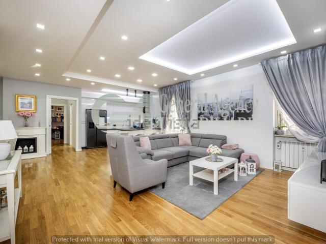 Appartamento in vendita di 145 m² in Via Giuseppe Cerbara