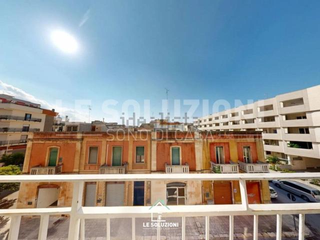 Appartamento in vendita di 145 m² in Via Giuseppe Maria Romanazzi Carducci, 19