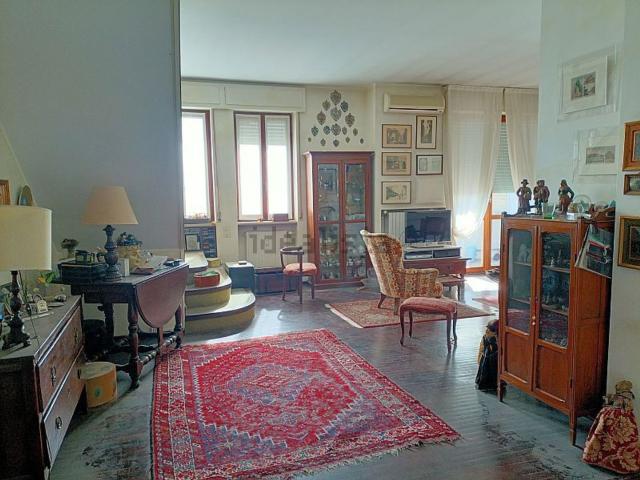 Appartamento in vendita di 145 m² in Via Giacomo Matteotti