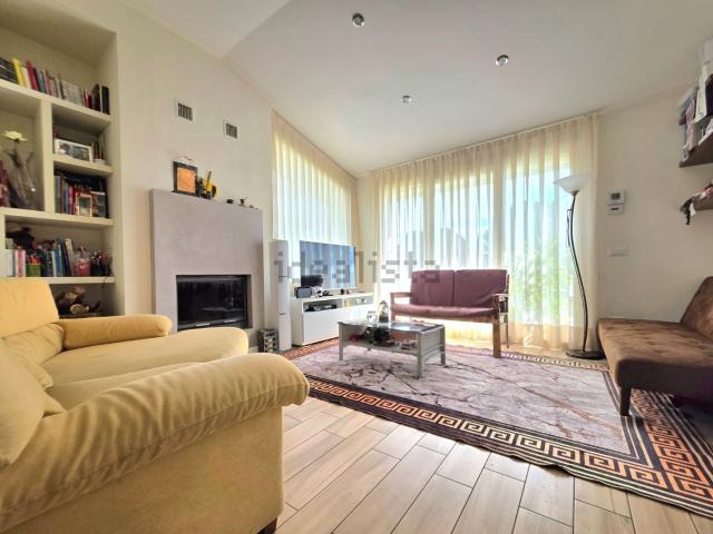 Appartamento in vendita di 145 m² in Via Giacomo Matteotti, 6