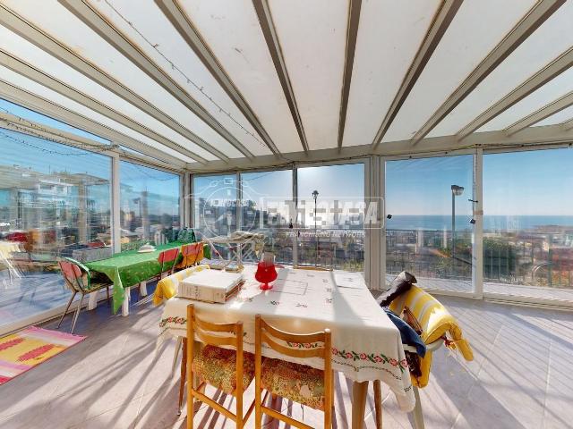 Appartamento in vendita di 145 m² in Via Giovanni Pascoli, 182