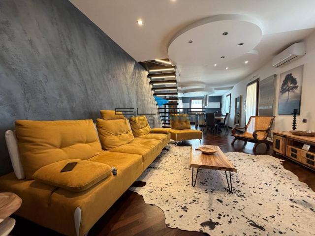 Appartamento in vendita di 145 m² in Via Grotta del Cavallone, 19