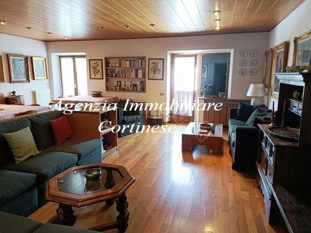 Appartamento in vendita di 145 m² in Via Guide Alpine
