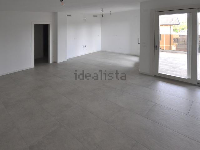 Appartamento in vendita di 145 m² in Via Don Giacomo Bianchini, 2