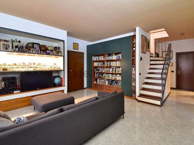 Appartamento in vendita di 145 m² in Via Don Lorenzo Milani