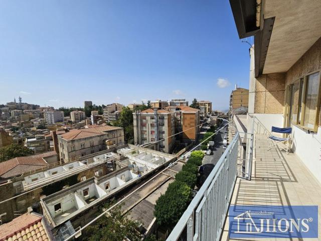 Appartamento in vendita di 145 m² in Via Donna Nuova