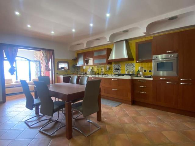 Appartamento in vendita di 145 m² in Via del Mare, 44