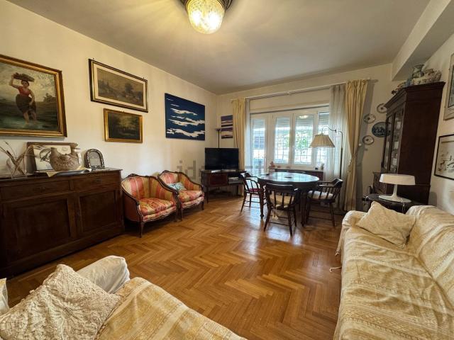 Appartamento in vendita di 145 m² in Via dell&apos Accademia Albertina