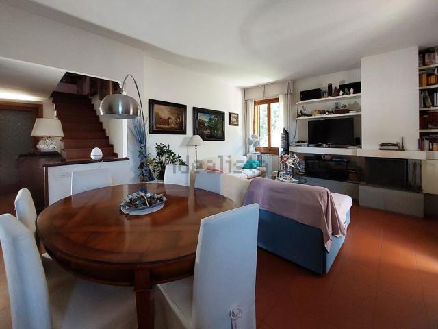 Appartamento in vendita di 145 m² in Via delle Ginestre