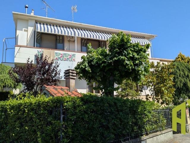 Appartamento in vendita di 145 m² in Via delle Pescine, 120