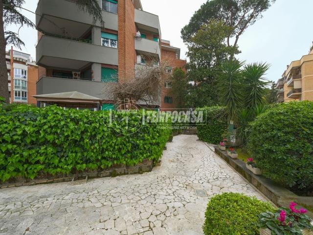 Appartamento in vendita di 145 m² in Via di Grottarossa, 55