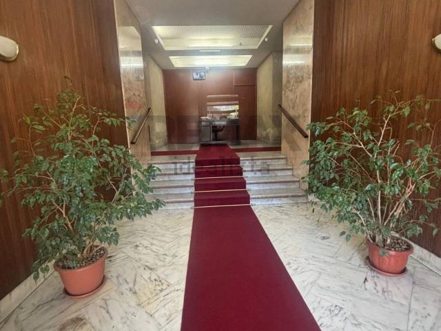Appartamento in vendita di 145 m² in Via Empedocle Restivo, 82
