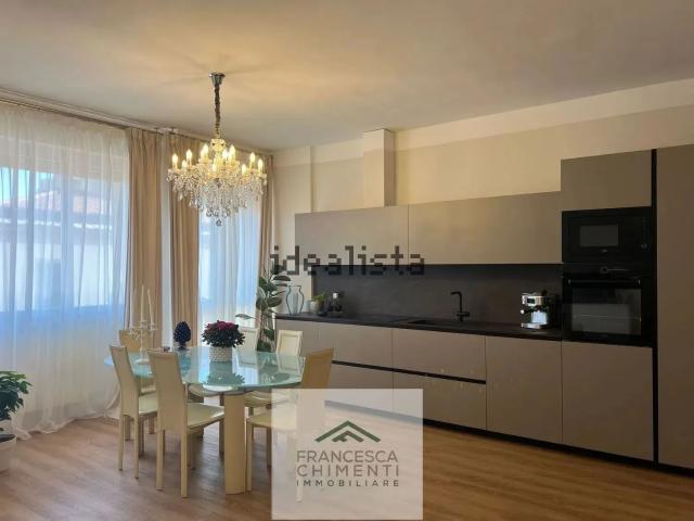 Appartamento in vendita di 145 m² in Via Enrico Mayer
