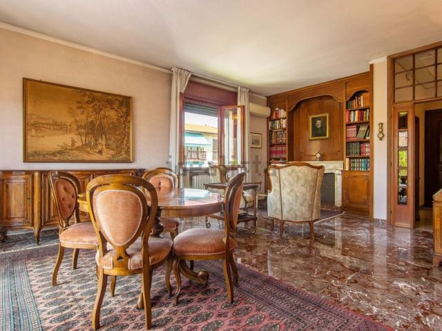 Appartamento in vendita di 145 m² in Via Enrico de Regnier, 9
