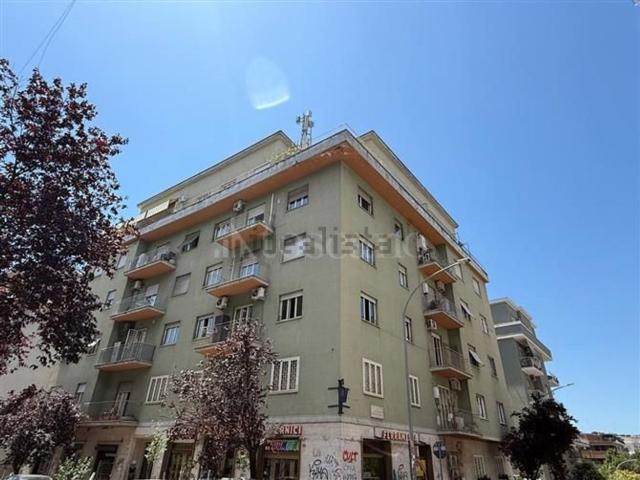 Appartamento in vendita di 145 m² in Via Edoardo Jenner