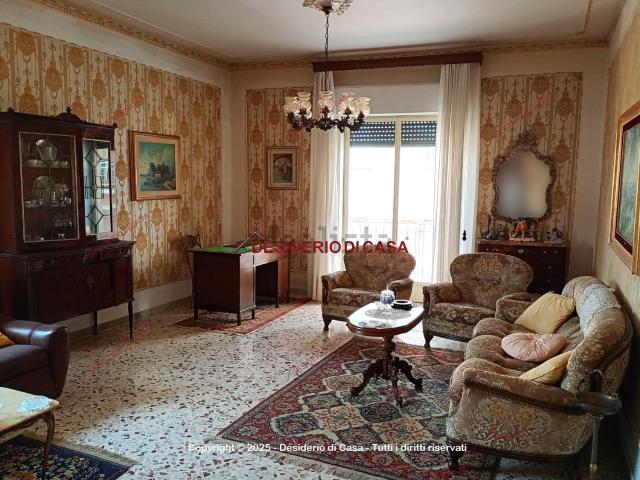 Appartamento in vendita di 145 m² in Via Francesco Crispi, 47