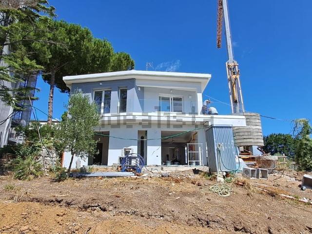Appartamento in vendita di 145 m² in Via Ischia, 111