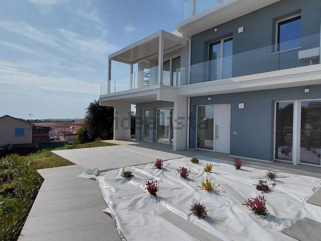 Appartamento in vendita di 145 m² in Via Ischia, 111