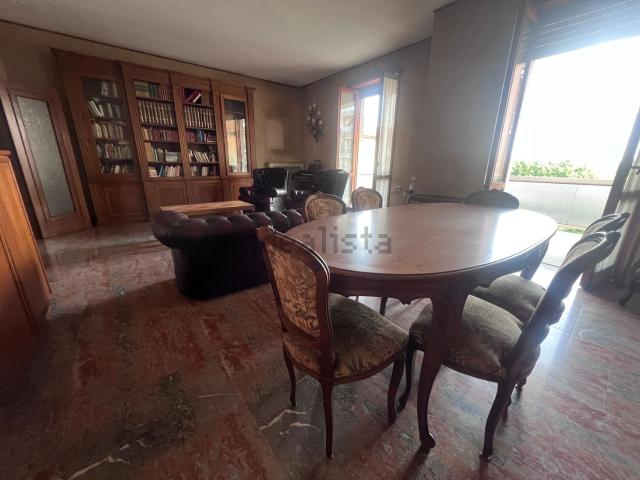 Appartamento in vendita di 145 m² in Via IV Novembre