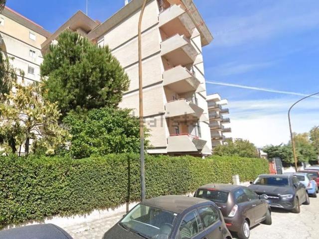Appartamento in vendita di 145 m² in Via Lago di Misurina, 32