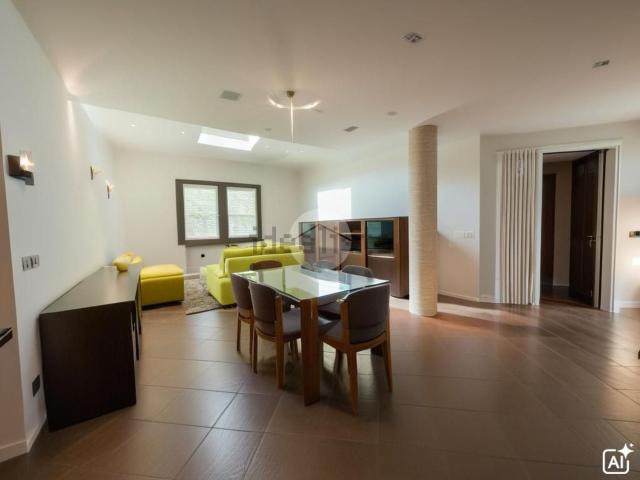 Appartamento in vendita di 145 m² in Via Leutelmonte, 7