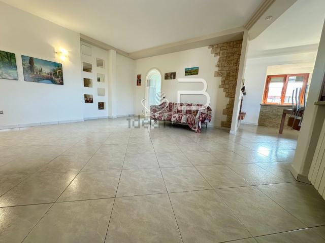 Appartamento in vendita di 145 m² in Via Leonardo da Vinci, 38