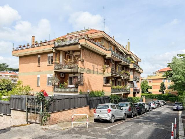 Appartamento in vendita di 145 m² in Via Luigi Corti