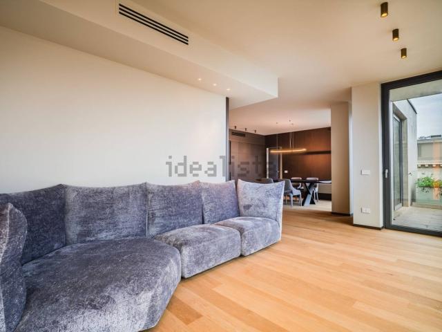 Appartamento in vendita di 145 m² in Via Mauro Macchi, 61