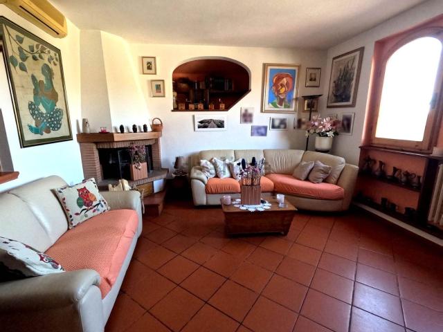 Appartamento in vendita di 145 m² in Via Manlio Romoli