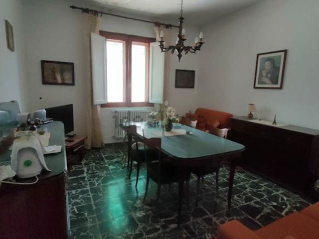 Appartamento in vendita di 145 m² in Via Martiri della Libertà
