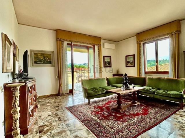 Appartamento in vendita di 145 m² in Via Napoli