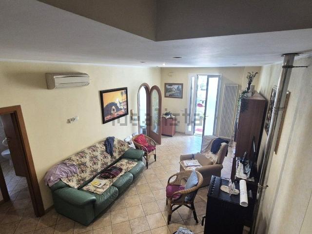 Appartamento in vendita di 145 m² in Via Sacramora