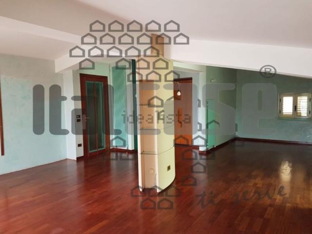 Appartamento in vendita di 145 m² in Via Salvatore Quasimodo