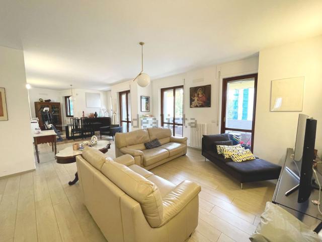 Appartamento in vendita di 145 m² in Via Sapri, 51