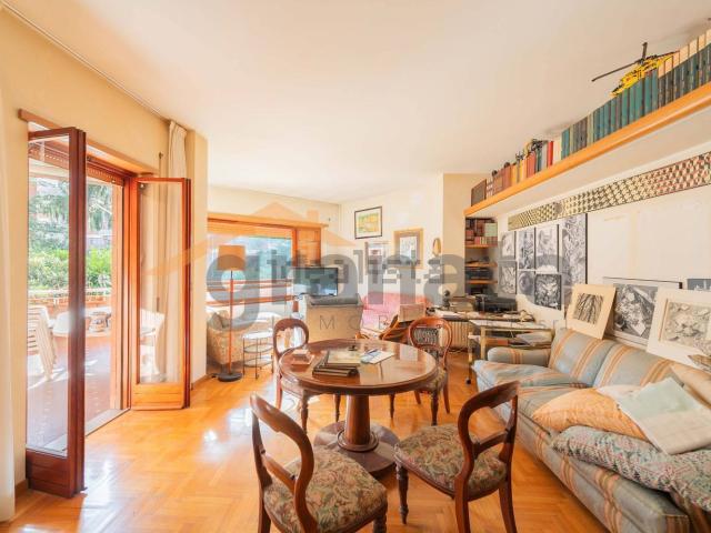 Appartamento in vendita di 145 m² in Via Stefano Jacini