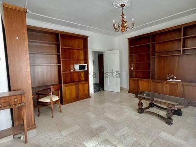 Appartamento in vendita di 145 m² in Via Puglie