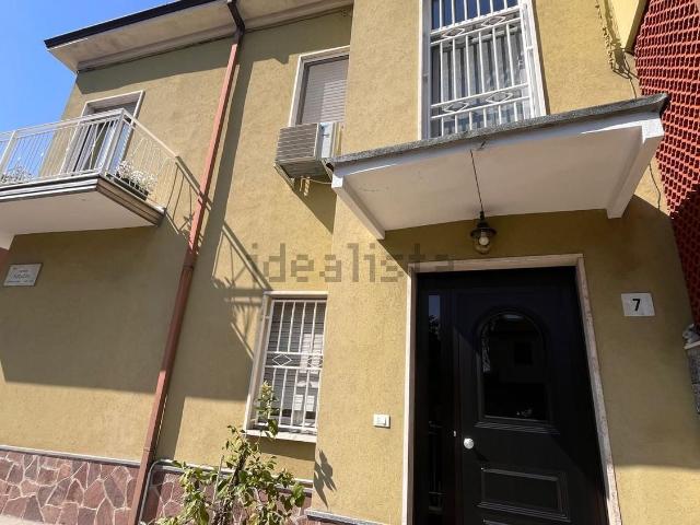 Appartamento in vendita di 145 m² in Via Romolo Fugazza