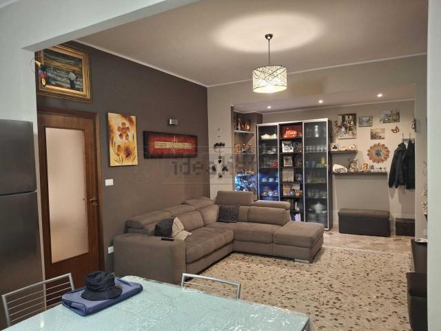 Appartamento in vendita di 145 m² in Via Rosolini