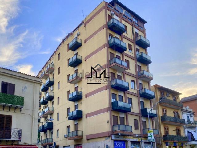 Appartamento in vendita di 145 m² in Via Ruggerone da Palermo, 3