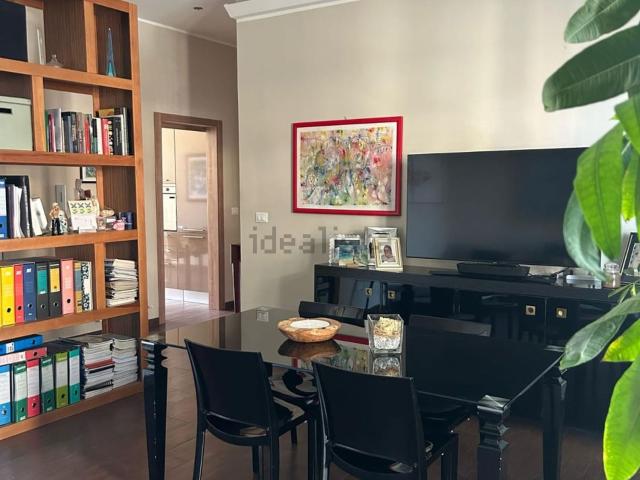 Appartamento in vendita di 145 m² in Via Tiburtina Valeria, 102