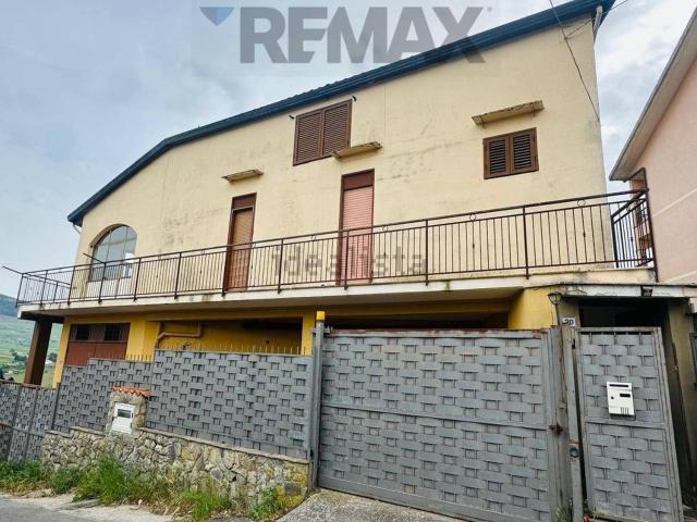 Appartamento in vendita di 145 m² in Via Tirana, 20