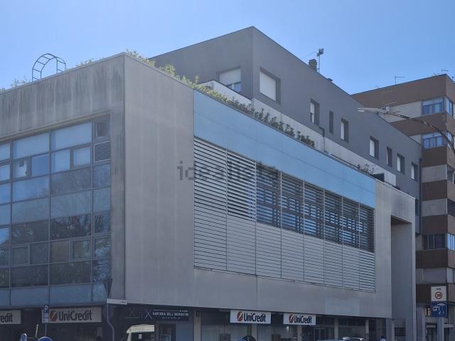 Appartamento in vendita di 145 m² in Via V. Alfieri, 1