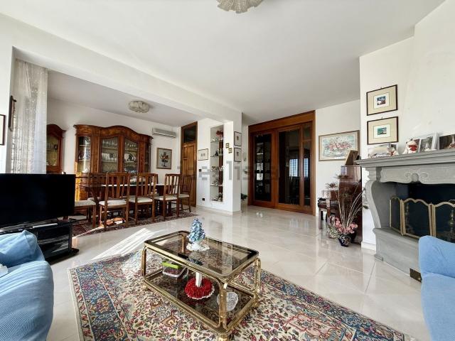 Appartamento in vendita di 145 m² in Via Vittorio Alfieri