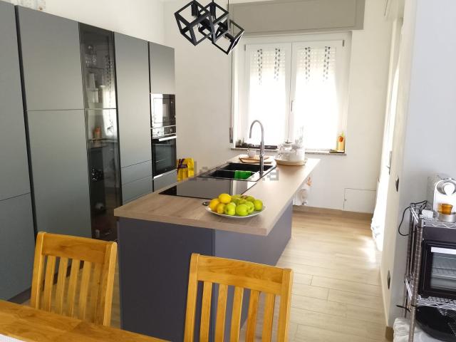 Appartamento in vendita di 145 m² in Via Vittorio Alfieri