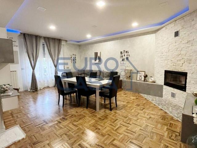Appartamento in vendita di 145 m² in Via Vittorio Veneto, 8