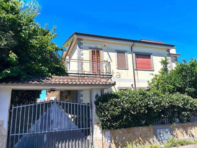 Appartamento in vendita di 145 m² in Via Vincenzo Ciaravolo, 35