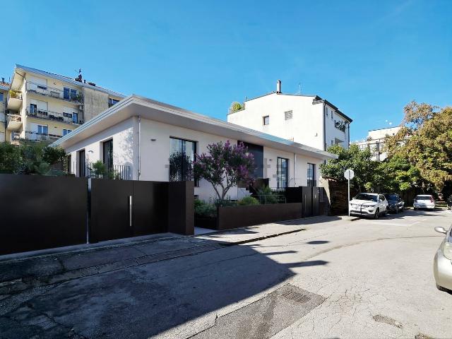 Appartamento in vendita di 145 m² in Via Zambon de Dauli