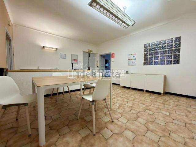 Appartamento in vendita di 145 m² in Viale Carlo Canepa, 5